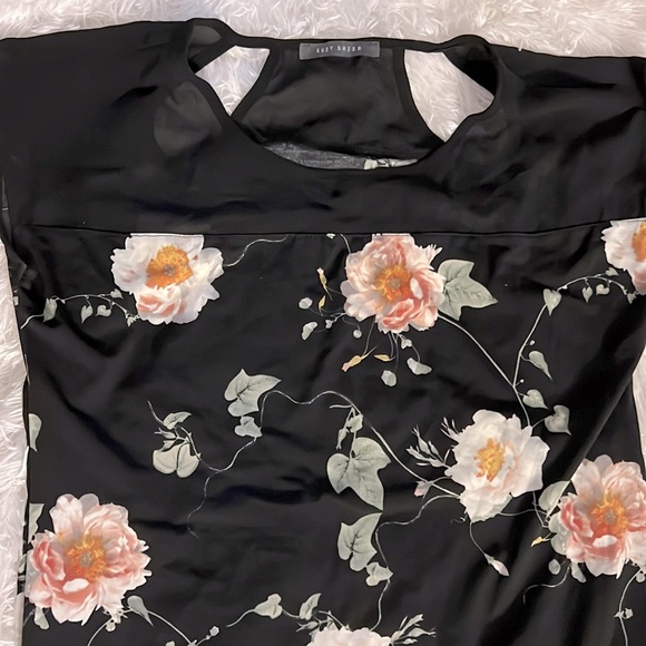 Suzy Shier Black Floral Blouse - Picture 3 of 3